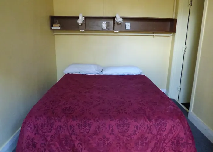 Hostal Cactus Jacks Backpackers *